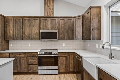 Tiny photo for 16065 Cascade Lane, La Pine, OR 97739 (MLS # 220209912)