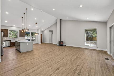 Tiny photo for 16065 Cascade Lane, La Pine, OR 97739 (MLS # 220209912)