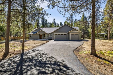 Tiny photo for 16065 Cascade Lane, La Pine, OR 97739 (MLS # 220209912)
