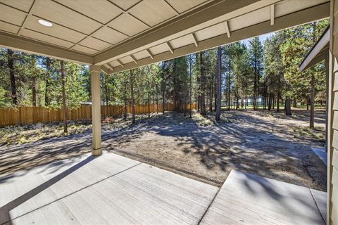 Tiny photo for 16065 Cascade Lane, La Pine, OR 97739 (MLS # 220209912)