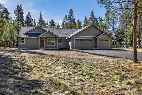 Tiny photo for 16065 Cascade Lane, La Pine, OR 97739 (MLS # 220209912)