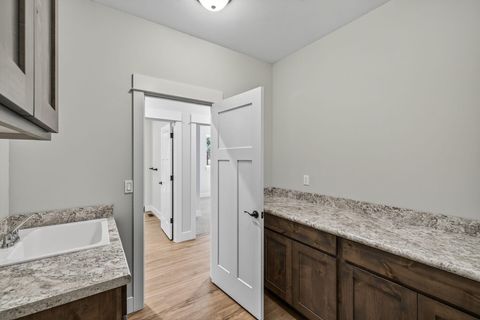 Tiny photo for 16065 Cascade Lane, La Pine, OR 97739 (MLS # 220209912)