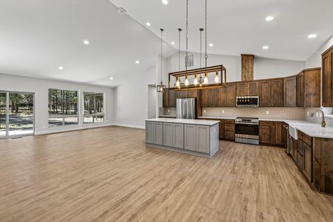 Tiny photo for 16065 Cascade Lane, La Pine, OR 97739 (MLS # 220209912)