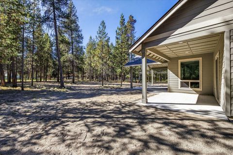 Tiny photo for 16065 Cascade Lane, La Pine, OR 97739 (MLS # 220209912)
