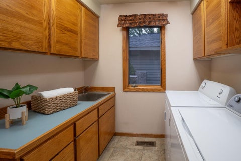 Tiny photo for 57716 Vine Maple Lane, Sunriver, OR 97707 (MLS # 220227292)