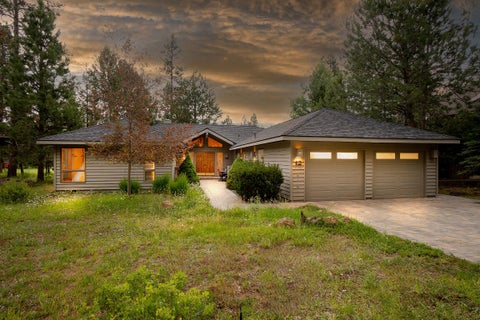 Photo of 57716 Vine Maple Lane, Sunriver, OR 97707 (MLS # 220227292)