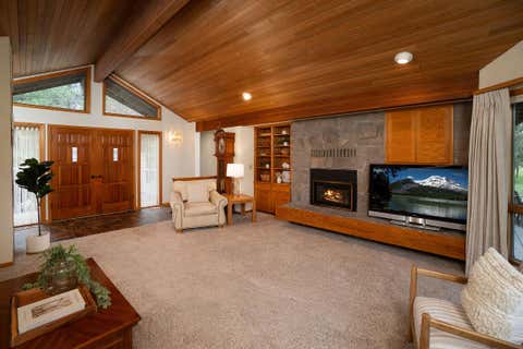 Tiny photo for 57716 Vine Maple Lane, Sunriver, OR 97707 (MLS # 220227292)
