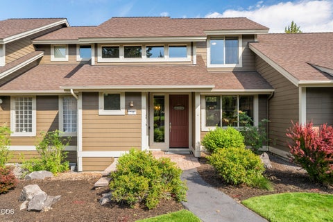 Photo of 718 Sage Country Court, Redmond, OR 97756 (MLS # 220226964)