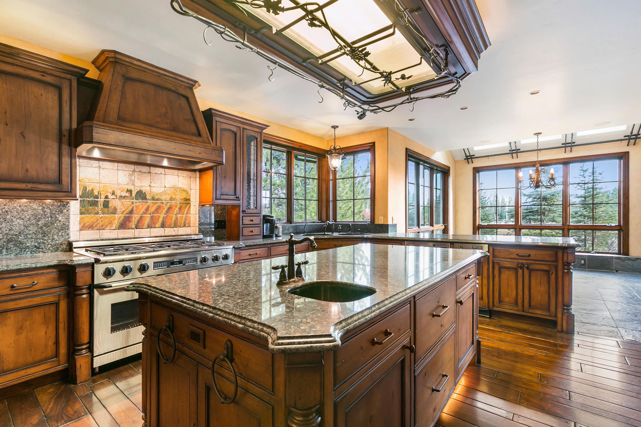 Broken Top - Residential