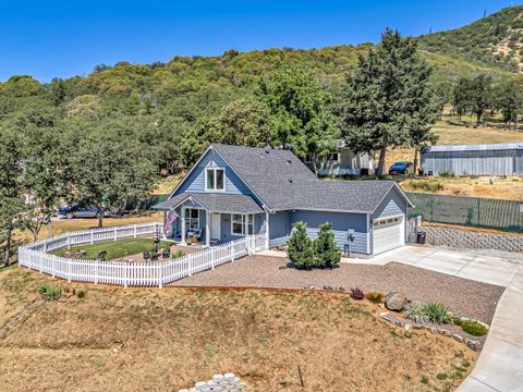857 Jacoby Street Gold Hill OR 97525