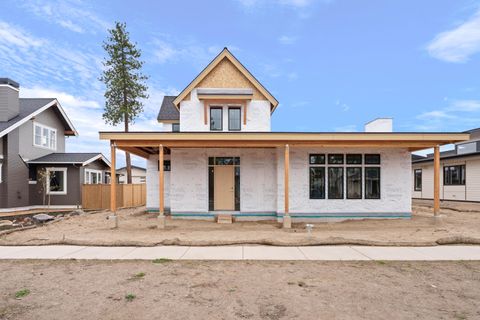Tiny photo for 3333 NW Leavitt Lane, Bend, OR 97703 (MLS # 220219920)