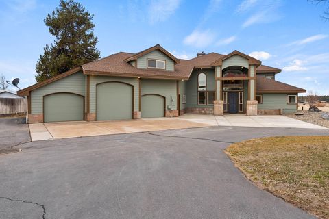 Photo of 52975 Riverview Drive, La Pine, OR 97739 (MLS # 220215301)