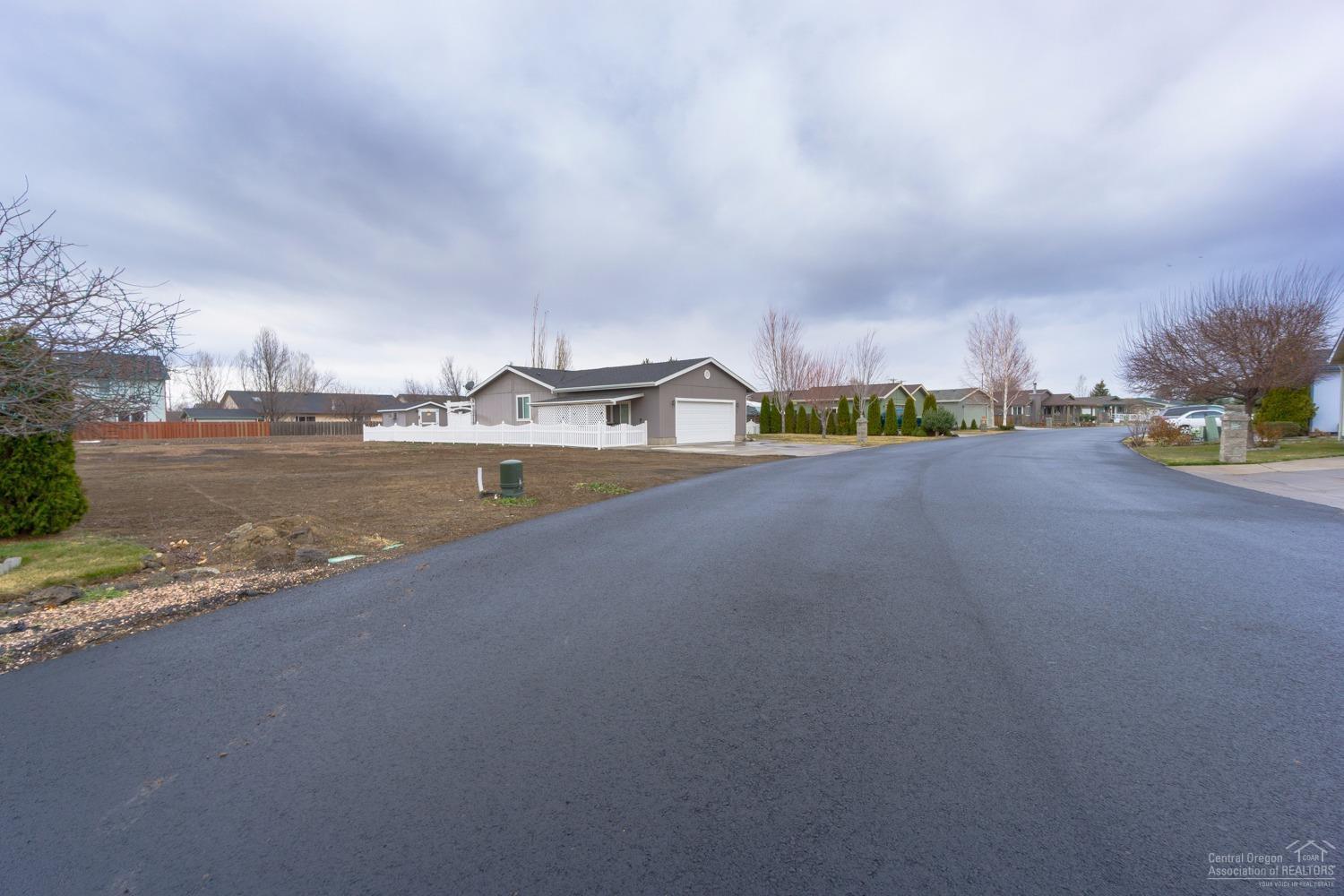 Desert Meadows - Land