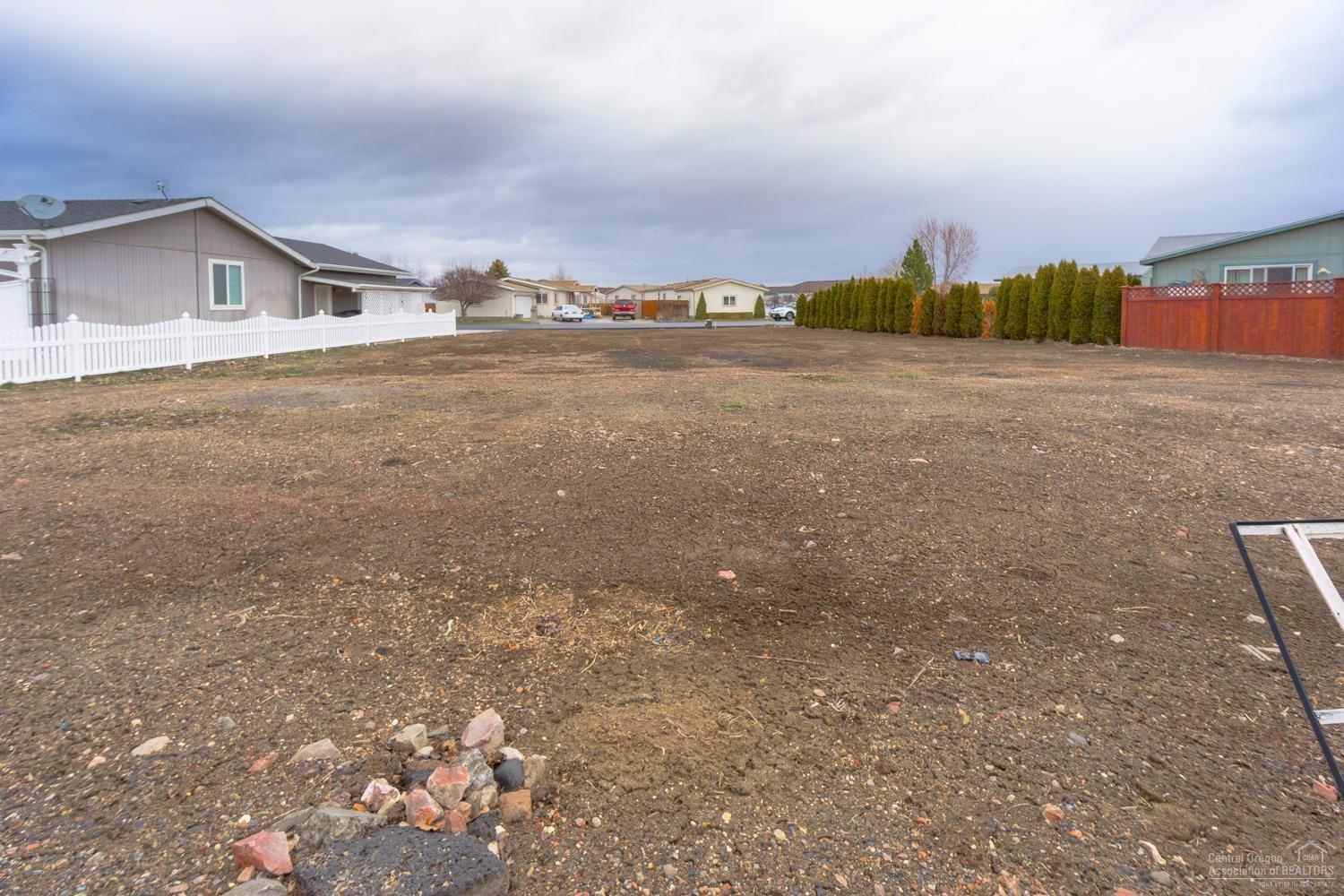 Desert Meadows - Land