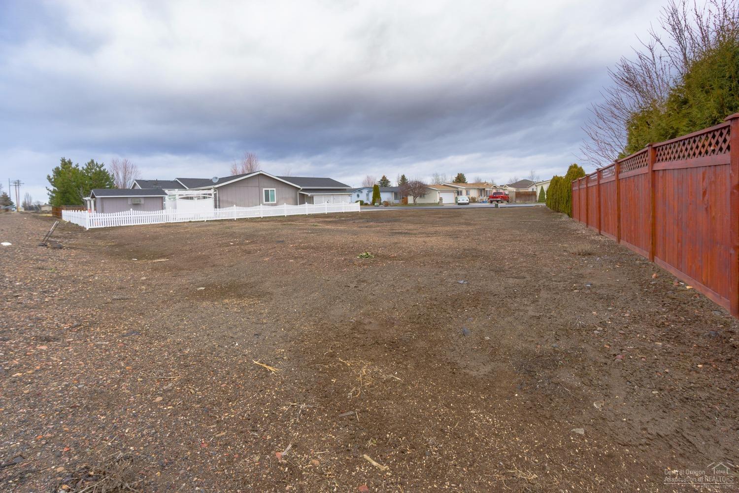 Desert Meadows - Land