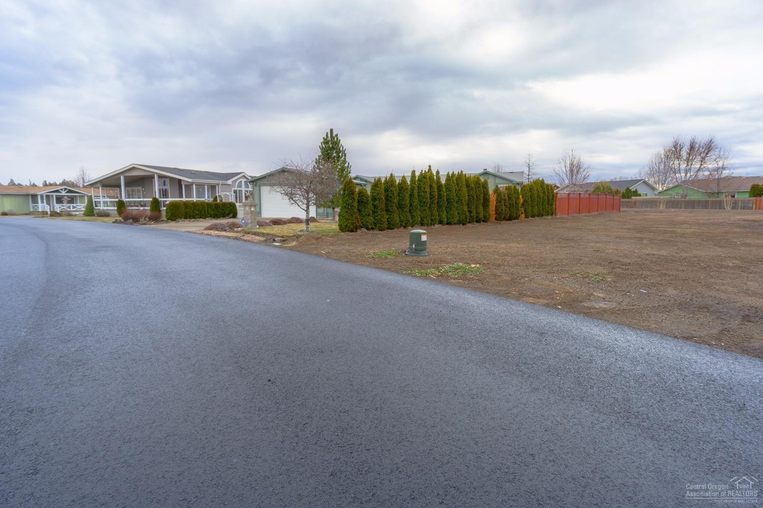 Desert Meadows - Land