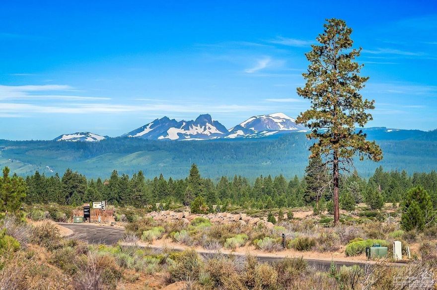 Spectacular flat Tetherow lot with panoramic Cascade Mountain Views, and golf course views from the front of the 7th green and backing to the 16th fairway. Adjacent to a large unbuildable common area. Purchase price includes a full golf membership worth $30,000. Tetherow amenities include a brand new fitness center with pool, golf restaurants, and world class mountain bike trails and ski area nearby.