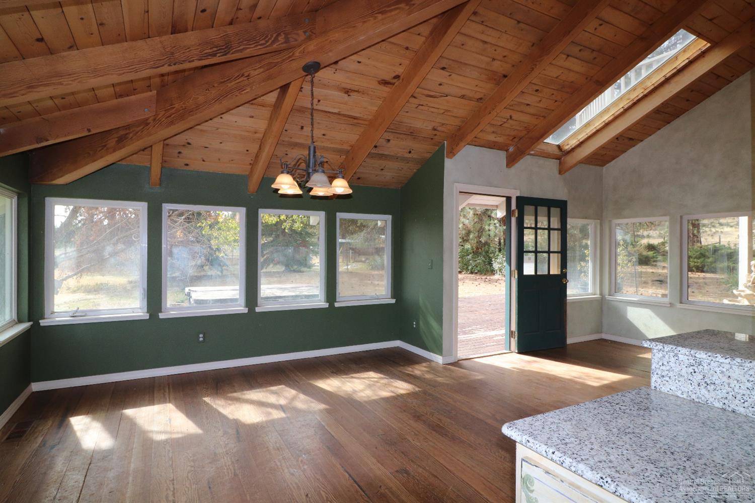 Panoramic View Est - Residential