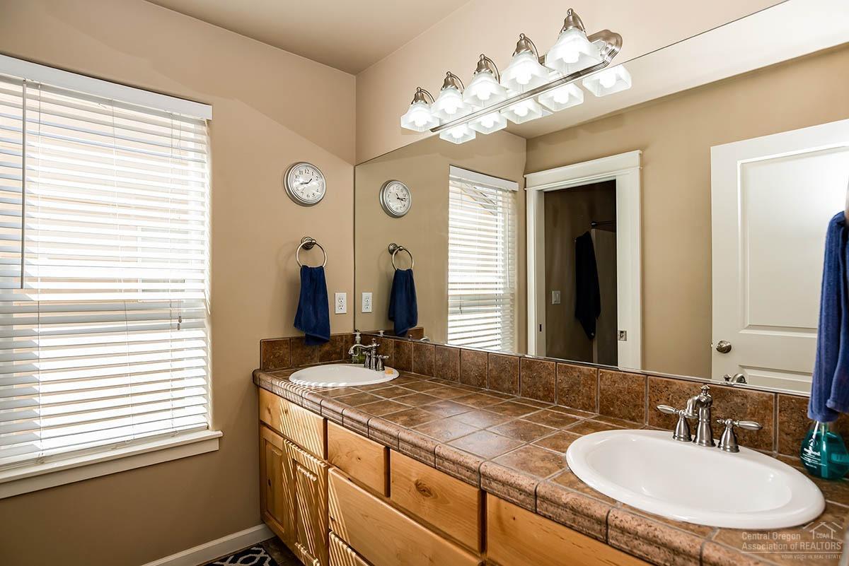 Lava Ridges - Residential