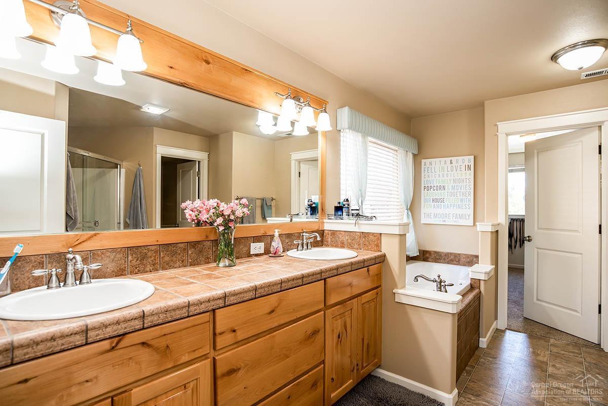 Lava Ridges - Residential