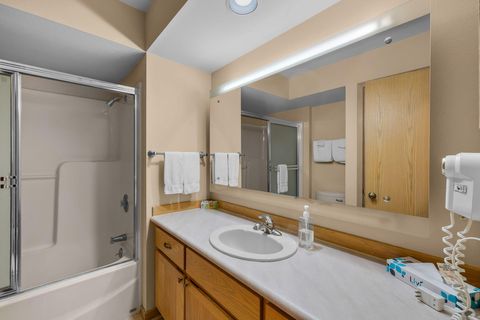 Tiny photo for 57373 Beaver Ridge Loop #27, Sunriver, OR 97707 (MLS # 220213242)