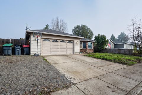 Photo of 1860 Cottonwood Drive, Central Point, OR 97502 (MLS # 220213884)