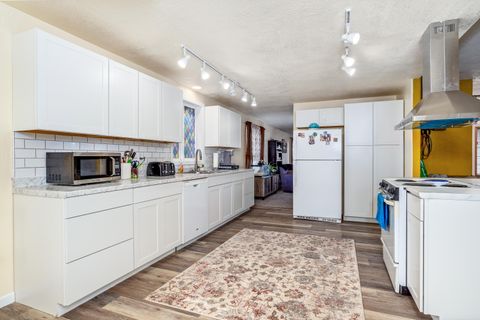 Tiny photo for 1860 Cottonwood Drive, Central Point, OR 97502 (MLS # 220213884)