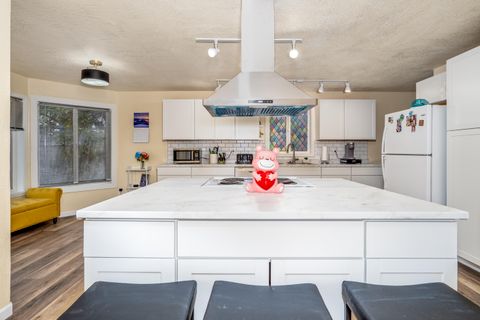 Tiny photo for 1860 Cottonwood Drive, Central Point, OR 97502 (MLS # 220213884)