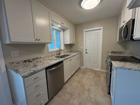 Tiny photo for 840 Ash Street, Central Point, OR 97502 (MLS # 220211689)