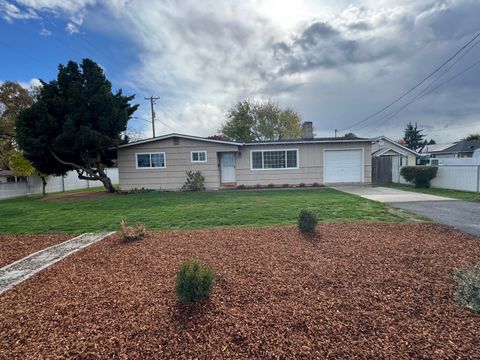 Tiny photo for 840 Ash Street, Central Point, OR 97502 (MLS # 220211689)