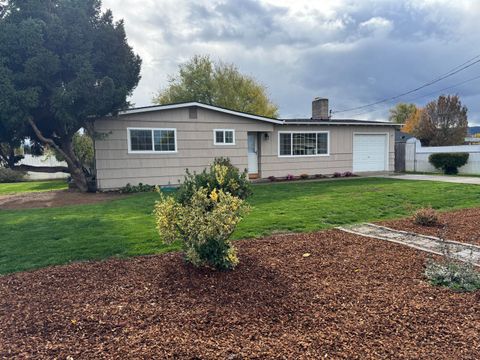 Tiny photo for 840 Ash Street, Central Point, OR 97502 (MLS # 220211689)
