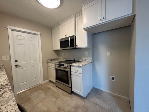 Tiny photo for 840 Ash Street, Central Point, OR 97502 (MLS # 220211689)