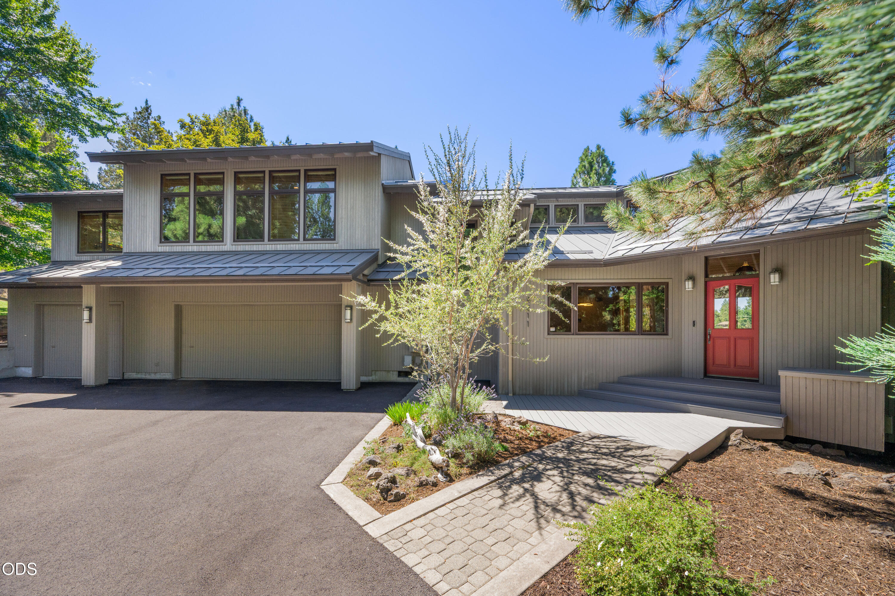 4211 NW Lower Village Road