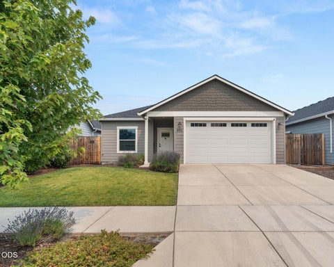 Photo of 692 Kaitlin Lane, Medford, OR 97501 (MLS # 220225836)