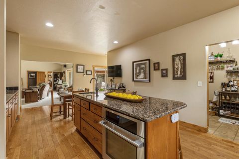 Tiny photo for 1164 Paper Birch Way, Klamath Falls, OR 97601 (MLS # 220219646)