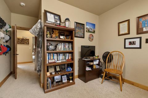 Tiny photo for 1164 Paper Birch Way, Klamath Falls, OR 97601 (MLS # 220219646)