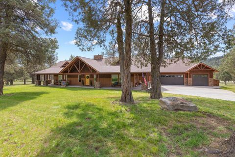 Photo of 1164 Paper Birch Way, Klamath Falls, OR 97601 (MLS # 220219646)