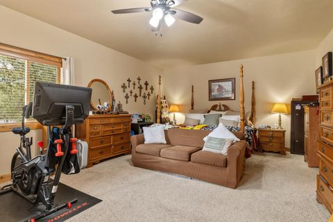 Tiny photo for 1164 Paper Birch Way, Klamath Falls, OR 97601 (MLS # 220219646)
