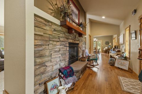 Tiny photo for 1164 Paper Birch Way, Klamath Falls, OR 97601 (MLS # 220219646)