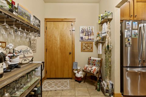 Tiny photo for 1164 Paper Birch Way, Klamath Falls, OR 97601 (MLS # 220219646)