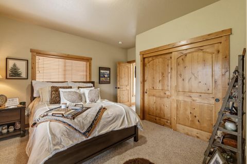 Tiny photo for 1164 Paper Birch Way, Klamath Falls, OR 97601 (MLS # 220219646)