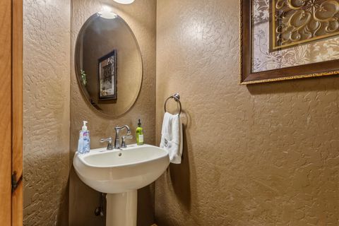 Tiny photo for 1164 Paper Birch Way, Klamath Falls, OR 97601 (MLS # 220219646)