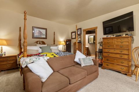 Tiny photo for 1164 Paper Birch Way, Klamath Falls, OR 97601 (MLS # 220219646)