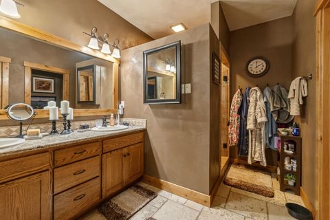 Tiny photo for 1164 Paper Birch Way, Klamath Falls, OR 97601 (MLS # 220219646)