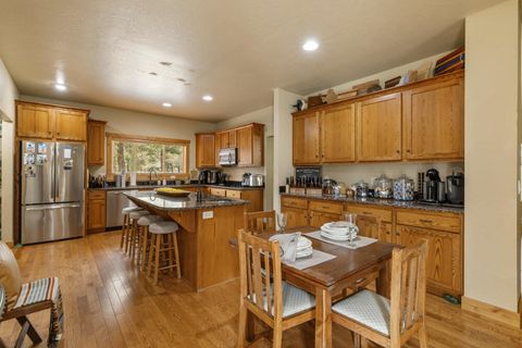 Tiny photo for 1164 Paper Birch Way, Klamath Falls, OR 97601 (MLS # 220219646)