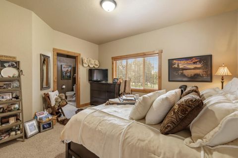 Tiny photo for 1164 Paper Birch Way, Klamath Falls, OR 97601 (MLS # 220219646)