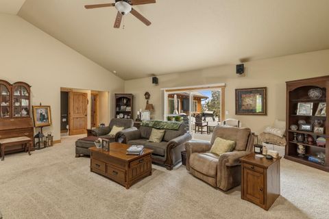 Tiny photo for 1164 Paper Birch Way, Klamath Falls, OR 97601 (MLS # 220219646)