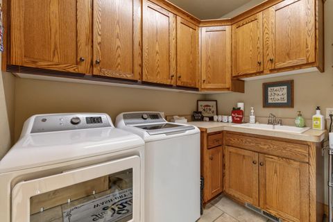 Tiny photo for 1164 Paper Birch Way, Klamath Falls, OR 97601 (MLS # 220219646)