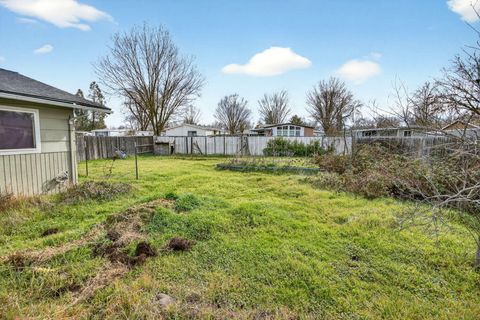 Tiny photo for 470 De Barr Avenue, Medford, OR 97501 (MLS # 220215686)