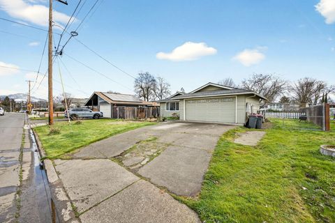 Tiny photo for 470 De Barr Avenue, Medford, OR 97501 (MLS # 220215686)